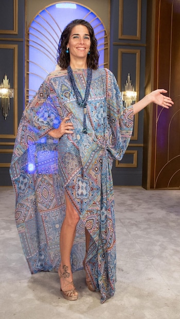 Con un estilo bohemio, Juana