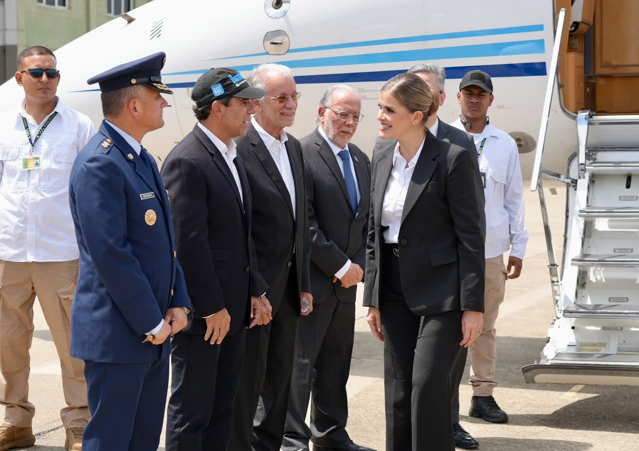 La mandataria costarricense se dirigirá hacia el Batallón Paraíso para adelantar el encuentro bilateral con Abelardo de la Espriella - crédito Presidencia Colombia