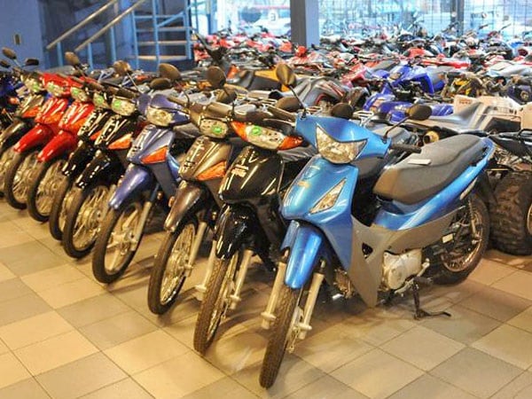 El acceso a un menor costo y con menores gastos de uso, tiene una gran incidencia en la elección de una moto para los desplazamientos diarios e incluso como fuente laboral alternativa.