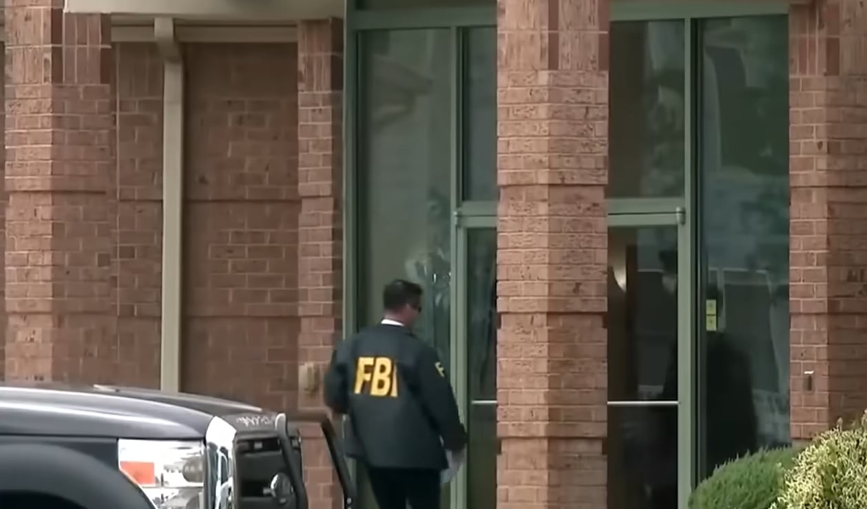 La fiscalía incluyó en el proceso a dos hijas y a un nieto de Lucas por integrar una red que generó USD 4,5 millones (ABC7 News)