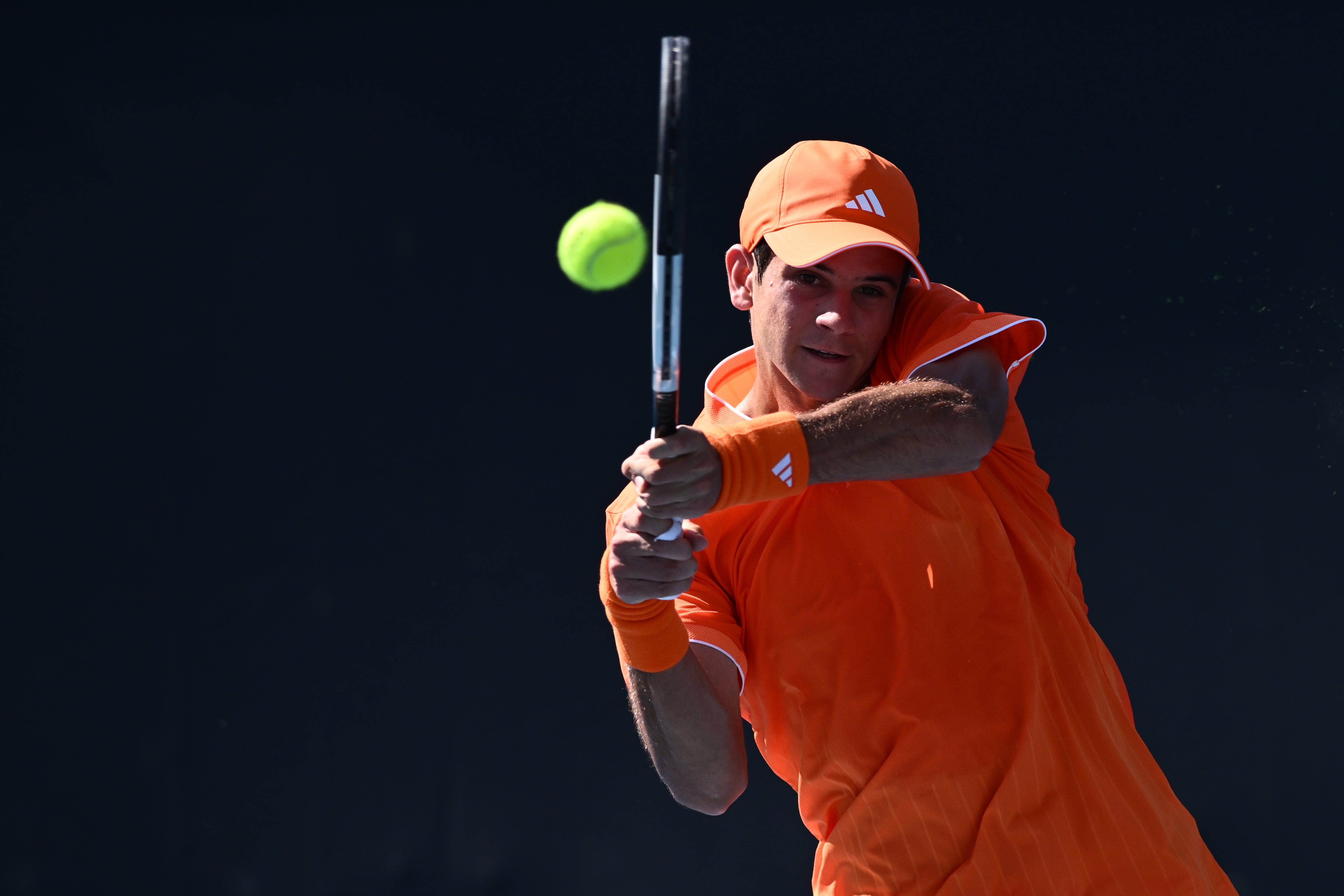 Camilo Ugo Carabelli disputará los octavos de final del ATP 500 de Barcelona ante la joven promesa española Rafa Jódar (Crédito: JOEL CARRETT. EFE/EPA)