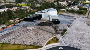 Vista aérea hoy de la antigua sede de la Unasur, en Quito (Ecuador). EFE/ José Jácome