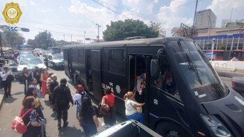 Pasajeros fueron trasladados en vehículos