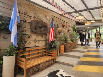 Los Fuegos, un restaurante de concepto campestre ubicado a las afueras de Bogotá, propone la unión del ahumado texano y la parrilla argentina.