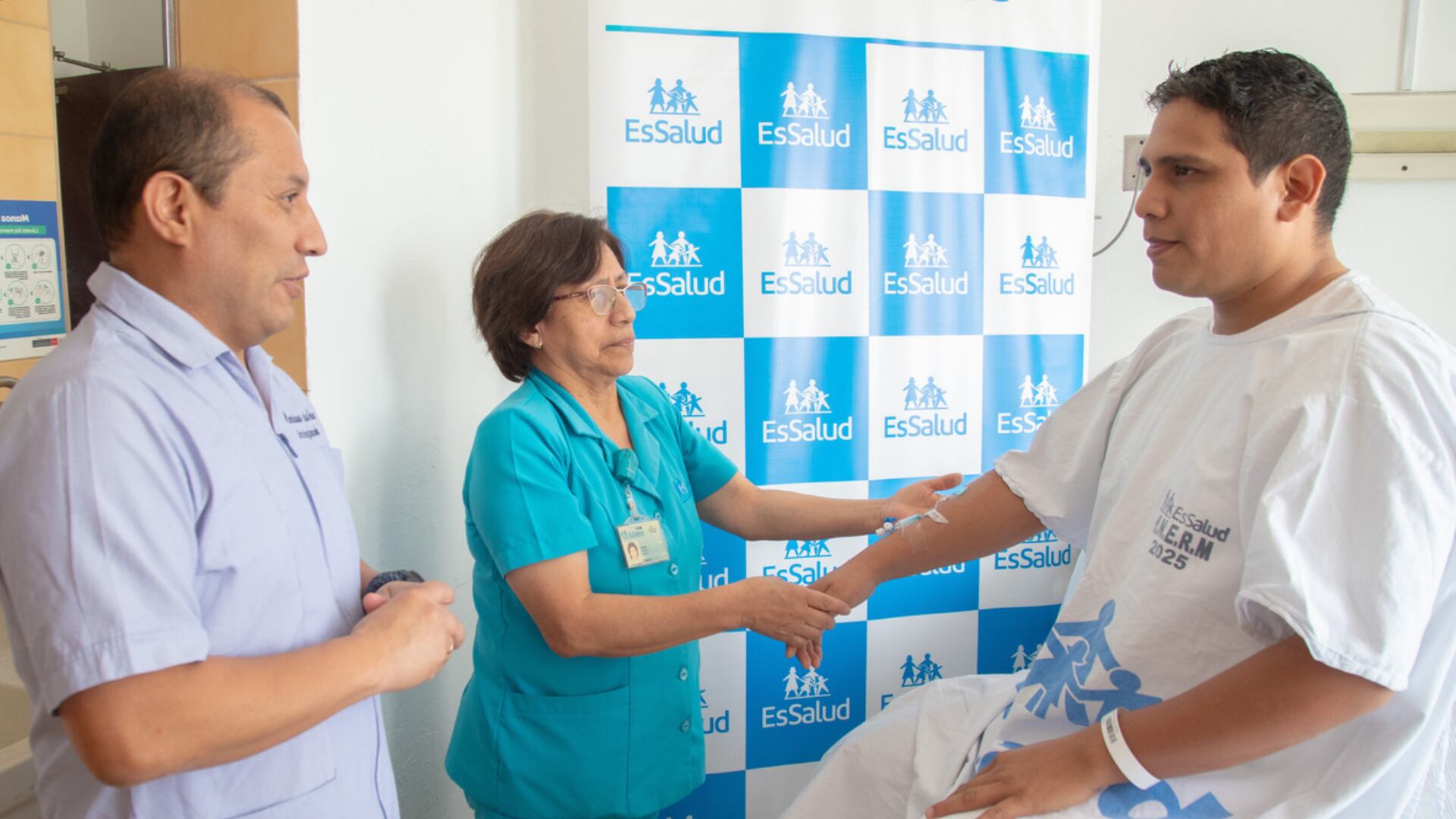 Donó un riñón a su esposa y ella dejó atrás dos años de diálisis | Foto: EsSalud