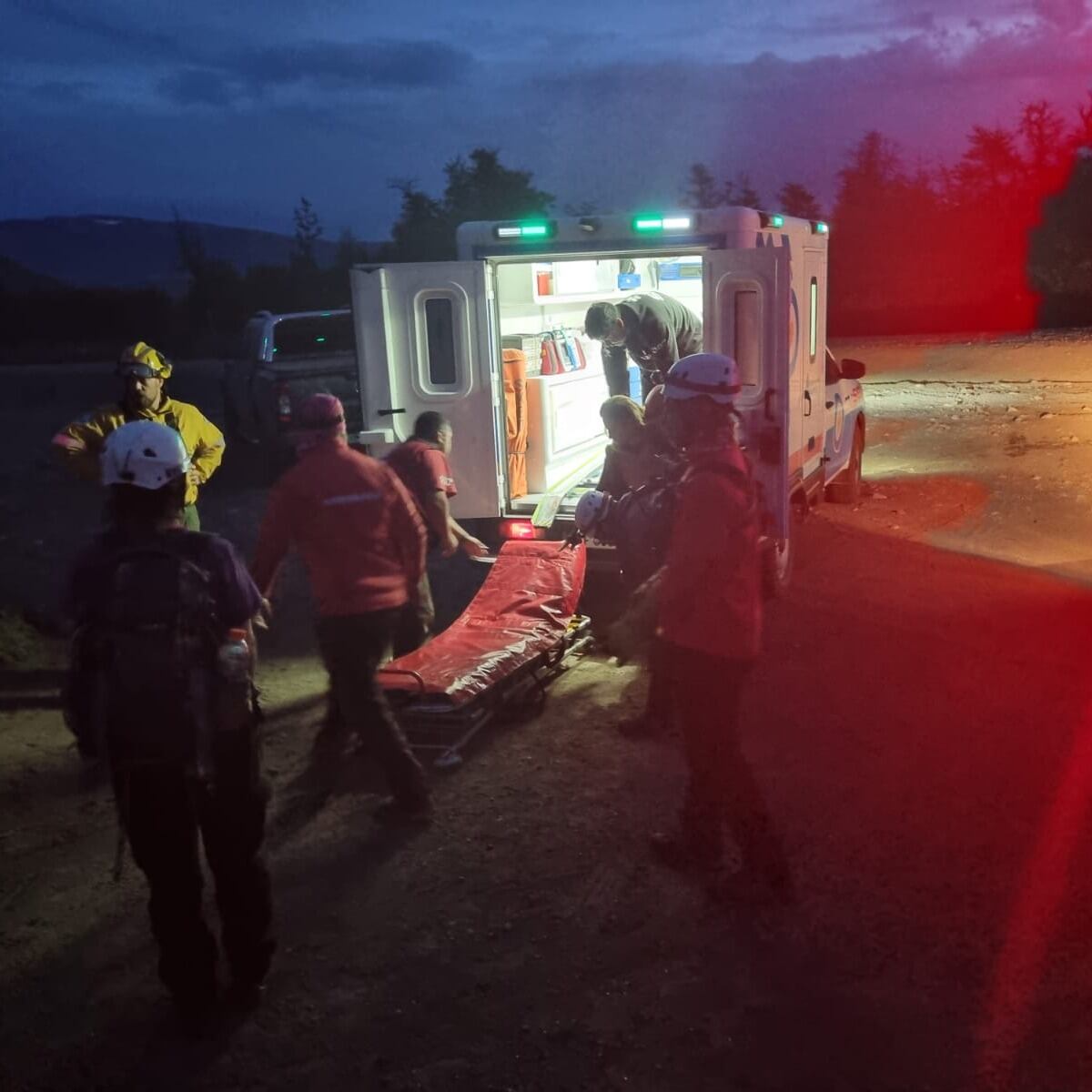 La activación del protocolo de emergencia en el volcán Lanín permitió una rápida respuesta ante el accidente (Fotos: Parque Nacional Lanín - Facebook)