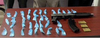 Esto le encontraron a los tres sujetos tras su detención en Hermosillo. Crédito: FGJES