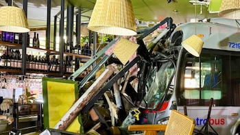 Un autobús se estrella contra un restaurante en Washington D.C. y deja tres mujeres hospitalizadas