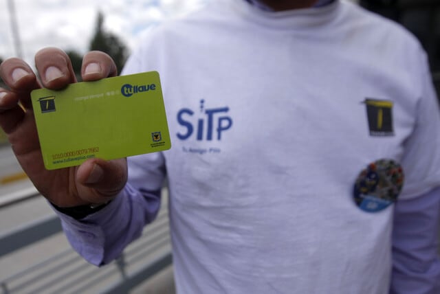 El nuevo sistema significará un cambio de tarjetas para pagos del transporte - crédito Colprensa