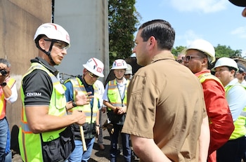 El equipo técnico trabaja con ingenieros del MOP para evaluar posibles daños o vulnerabilidades en la estructura. Tomada de X