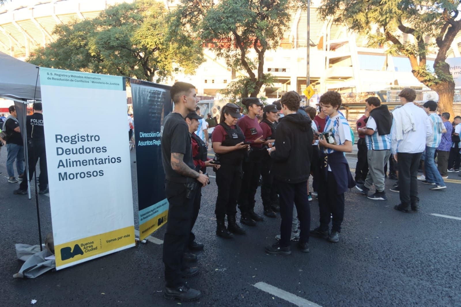 La Ciudad de Buenos Aires intensifica controles en eventos masivos para detectar deudores alimentarios, con 75 personas identificadas en operativos recientes