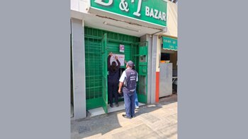 Clausuran cinco farmacias en Ate