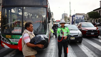 Experto advierte que no es viable resolver el tránsito en Lima en solo 180 días: “Son años de problemas acumulados”