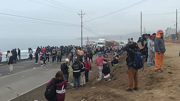 Buses que intentan avanzar por
