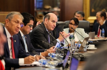 El ministro, Felipe Chapman, manifestó que se refleja una reducción en el presupuesto del Gobierno Central: pasa de $17,935.6 millones en 2026 a $16,534.5 millones para 2027. (Presidencia)