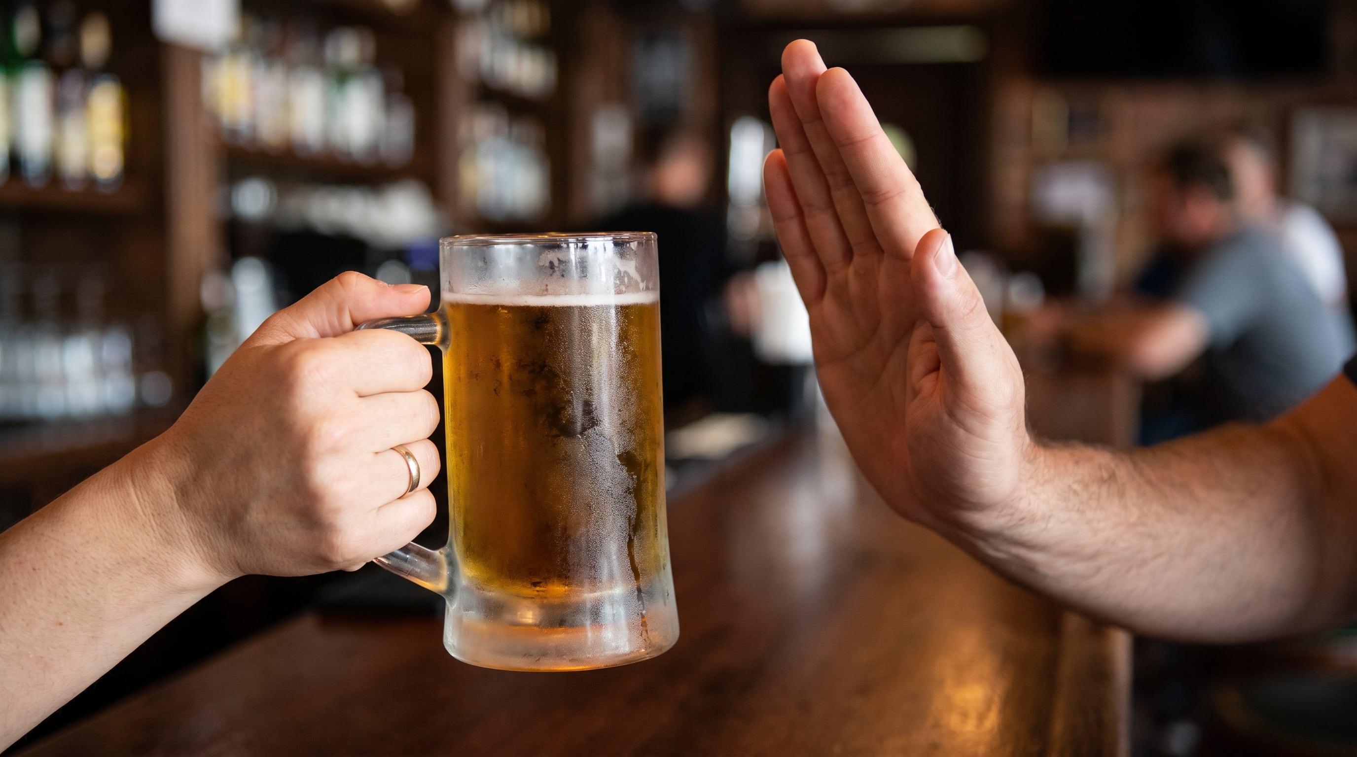 La Organización Mundial de la Salud atribuye al alcohol cerca de 2,6 millones de muertes anuales en el mundo (Imagen Ilustrativa Infobae)