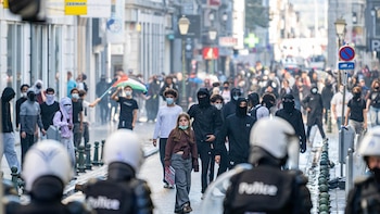 El alcalde de Lieja prohíbe reuniones de más de tres personas tras disturbios por manifestaciones estudiantiles