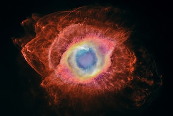 El material eyectado por la Nebulosa de la Hélice sobrevive unos 10.000 años antes de integrarse completamente al entorno galáctico según los científicos (NASA)