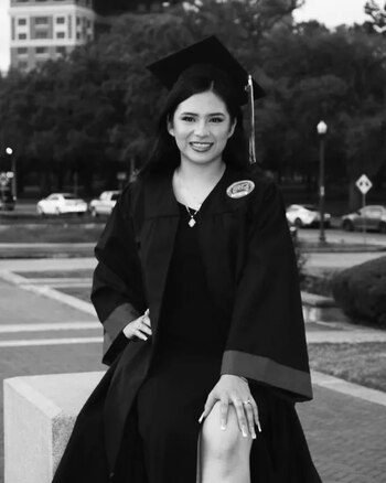 La joven esta residiendo en