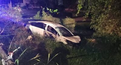 Según datos proporcionados por la Secretaría de Movilidad de Cali, cuatro personas resultaron heridas en el incidente: los dos ocupantes del vehículo y los dos que viajaban en la motocicleta - crédito Secretaria de Movilidad Cali