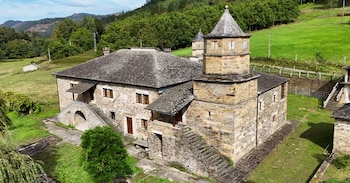 Fotografía aérea del pazo en venta. (Fuente: Idealista)