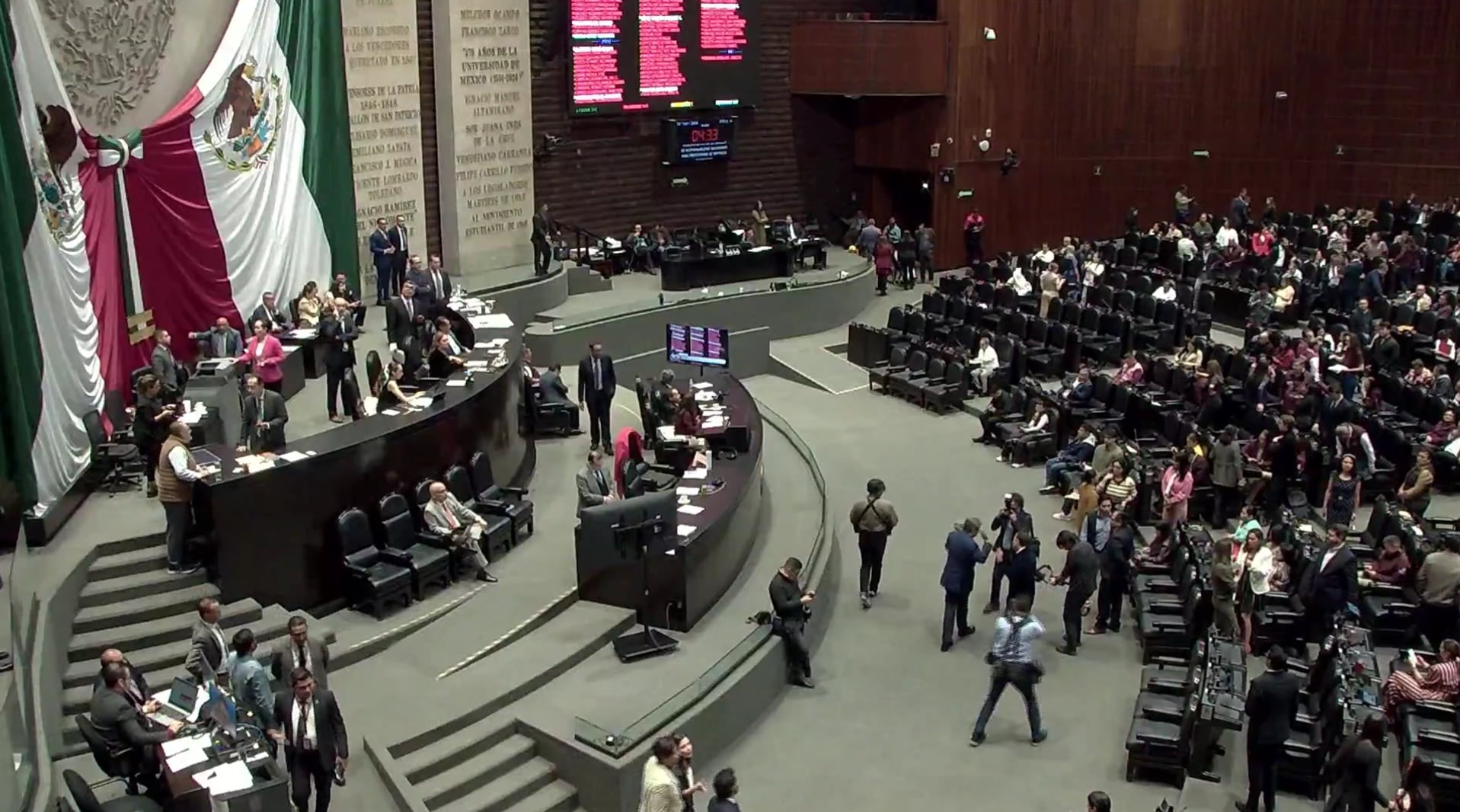 Diputados avalan aumento a tarifas para extranjeros en México; sigue discusión
