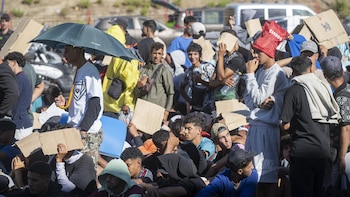 El Gobierno rebaja la cifra de menores migrantes filiados en Ceuta de 2.900 a 1.500 tras depurar registros informáticos