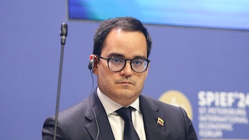 Delcy Rodríguez destituye al director