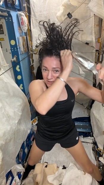 Cómo bañarse en el espacio