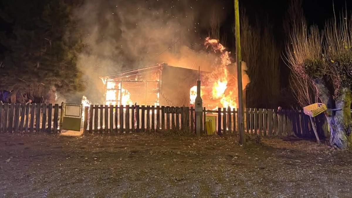 Incendiaron la casa del familiar de un intendente de Chubut e investigan a un ex empleado del municipio