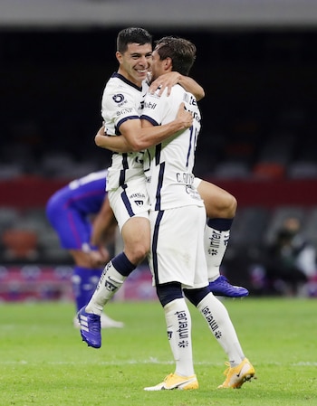 El estretega mexicano explicó que futbolistas como Erik Lira no dan el salto a Europa por el alto precio de los clubes mexicanos y la saturación de mediocampistas en el mercado. REUTERS/Henry Romero