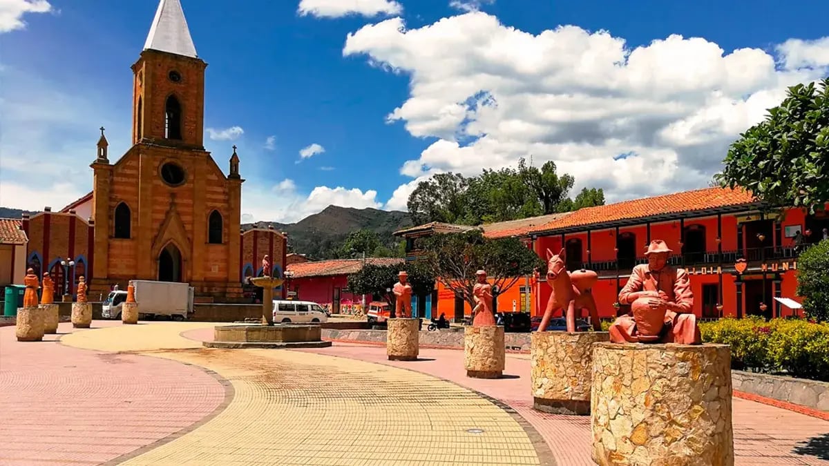 El nombre Ráquira proviene de la lengua muisca y significa “ciudad de las ollas”, un reflejo de la importancia de la alfarería en la identidad cultural del municipio - crédito Turismo en Colombia