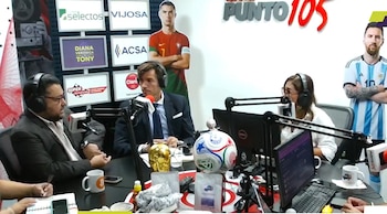 Carlos Umaña, presidente de CASATUR, y Mario Domínguez, director adjunto de Iberojet, durante la entrevista en el programa Diana Verónica y Tony, donde anunciaron la nueva conexión aérea entre El Salvador y España.