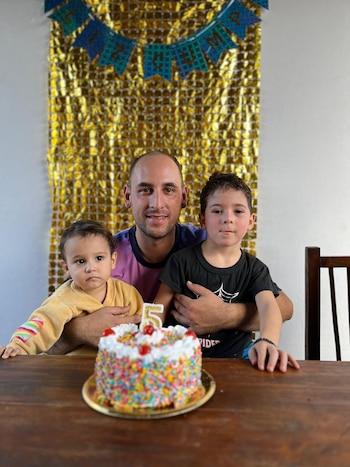 Viajaron a Florianópolis y su hijo de 2 años presentó un malestar: le diagnosticaron un cáncer en estado avanzado