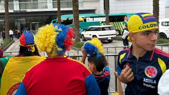 La hinchada nacional acompaña a la selección Colombia en la antesala del encuentro - crédito Raúl A. González/Infobae
