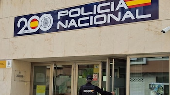 La Policía española lidera una operación europea contra el robo de relojes de lujo con 12 detenidos en Nápoles
