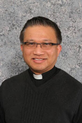 El reverendo católico Don LaCuesta