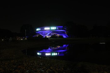 El Planetario a oscuras en