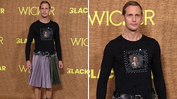 El look punk de Alexander Skarsgård: pollera escocesa, tachas y un homenaje inesperado en el pecho