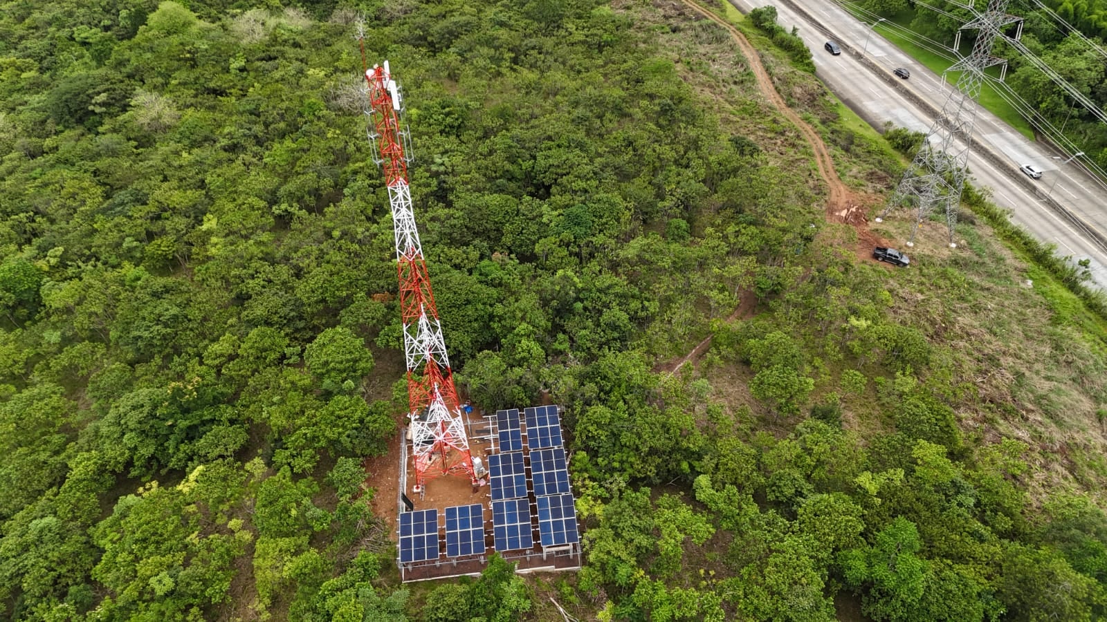 Una de las antenas de telefonía móvil que instala Continental Towers. (Infobae)