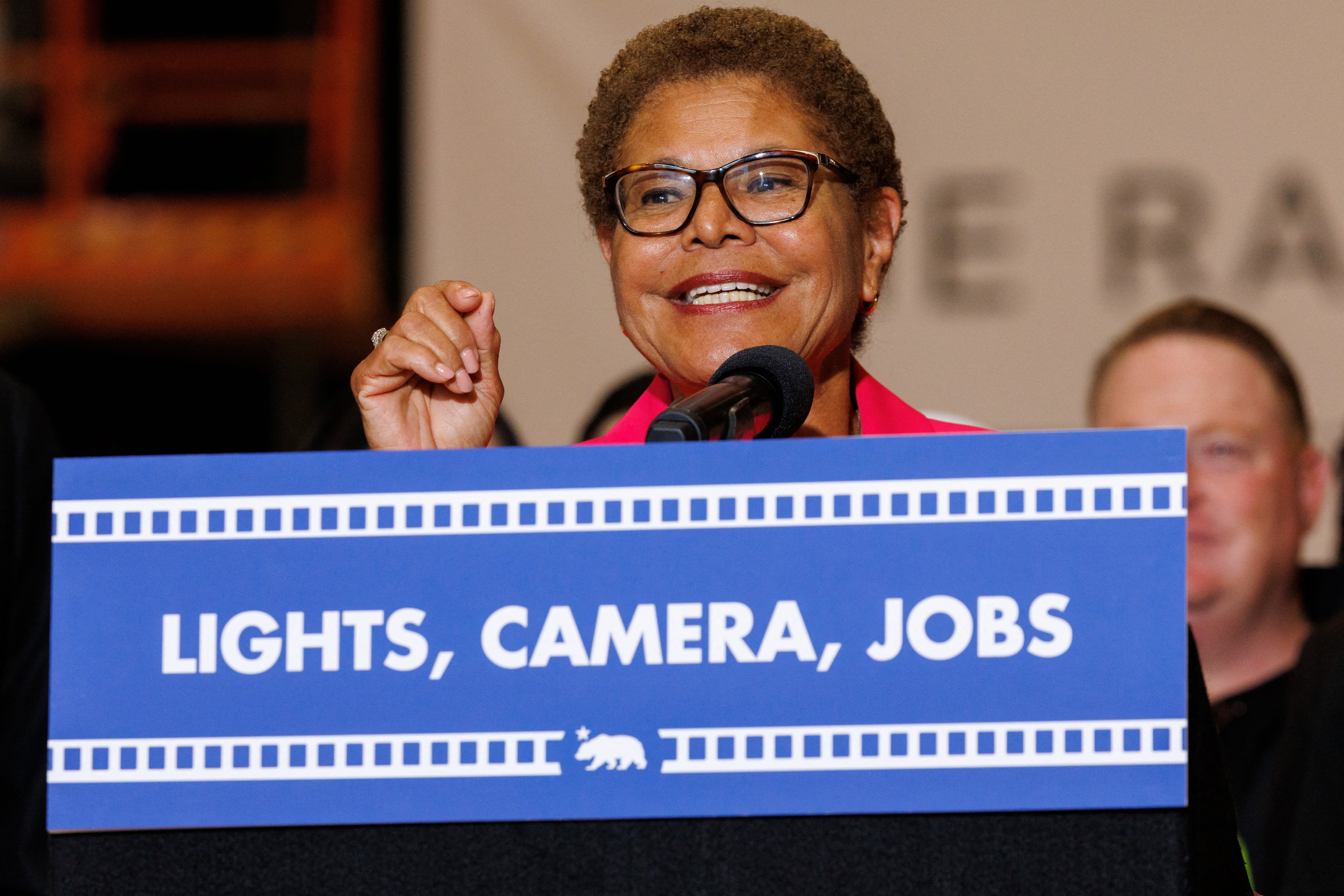 Los beneficiarios de Inside Safe permanecen en promedio 362 días en alojamientos temporales, superando ampliamente el plazo previsto de 90 días (REUTERS/Mike Blake)