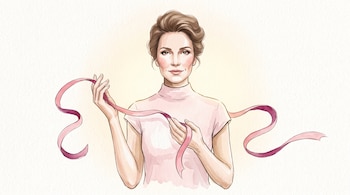 Ilustración en acuarela de una mujer con cabello castaño y camiseta rosa que sostiene una cinta rosa entre sus manos.