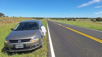 Qué significa colgar una tela blanca en la ventana del auto