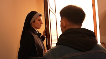 Una monja influencer enseña “el