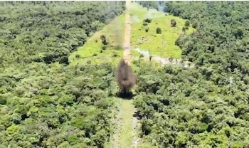 La pista clandestina estaba en Puerto Merizalde, a 1.200 metros de la costa del Pacífico colombiano, una ubicación que reducía los riesgos de detección de aeronaves - crédito Policía