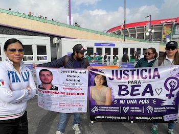 La protesta coincidió con la inauguración del torneo y llamó la atención de medios nacionales e internacionales.