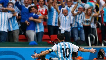 Argentina's Lionel Messi celebrates after scoring his team's second goal against Nigeria during their 2014 World Cup Group F soccer match at the Beira Rio stadium in Porto Alegre June 25, 2014. REUTERS/Darren Staples (BRAZIL - Tags: SOCCER SPORT WORLD CUP)
