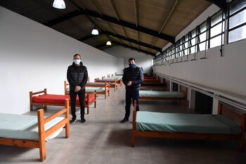 Gastón Granados junto al ministro