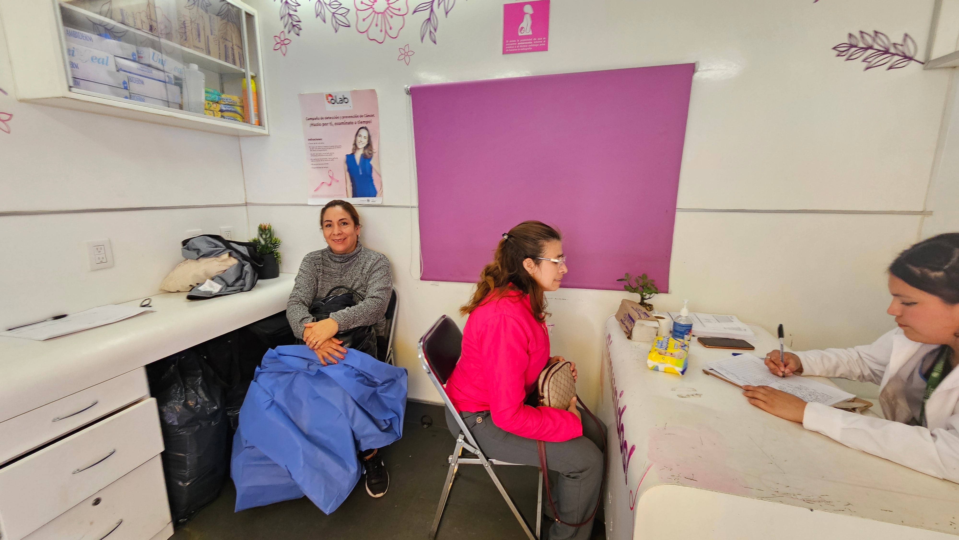 La Cuenta SOMOS integra servicios médicos, psicológicos y legales para sus clientas. (Cortesía Banco Azteca).