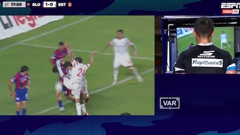 La brutal patada de una de las sorpresas de Lionel Scaloni en la Selección que le costó la expulsión en San Lorenzo-Estudiantes